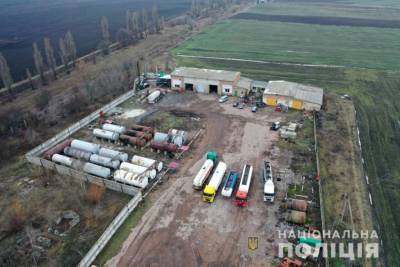 В Украине накрыли крупнейшее подпольное предприятие, где «бодяжили» серое топливо для фермеров