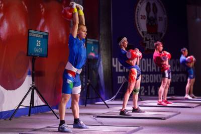 Ростовские спортсмены завоевали два "золота" и установили два рекорда на чемпионате России по гиревому спорту