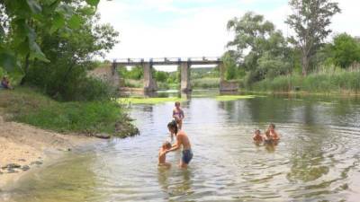 Водоемы на Луганщине признаны опасными для купания: результаты исследований