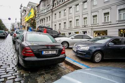 В Украине заработал льготный период растаможки «евроблях». Что ждет водителей