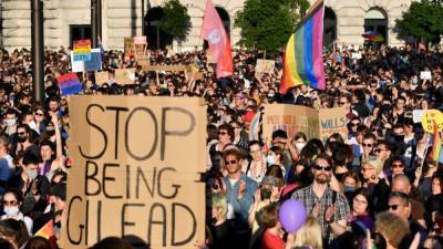 В Венгрии принят закон о запрете "пропаганды ЛГБТ" в школах