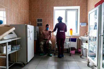 Почти половина украинцев отказалась от вакцинации против коронавируса