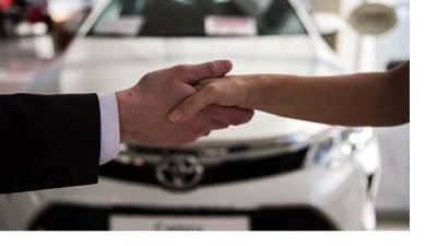 Активность покупателей новых автомобилей в Петербурге в мае упала почти на треть