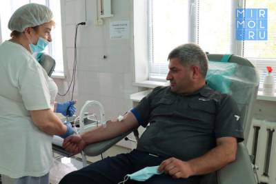 В Дагестане активисты «Единой России» стали участниками Всероссийского донорского марафона