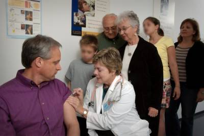 В Саратове привившимся от коронавируса могут предоставить скидки