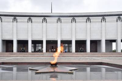 Более тысячи свечей зажгут ко Дню памяти и скорби на площади у Музея Победы 21 июня - vm.ru