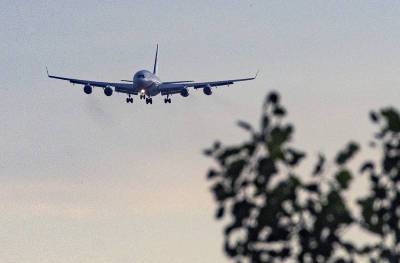 Самолет с российской делегацией час кружил над Женевским озером