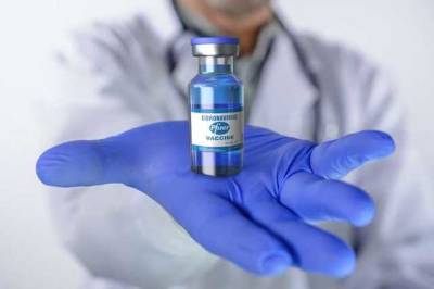 Вакцина Pfizer досталась нардепам: кого в Раде уже вакцинировали и что будут делать с остатками