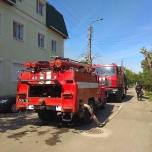 На территории частного дома в Бердянске произошел пожар. Фото
