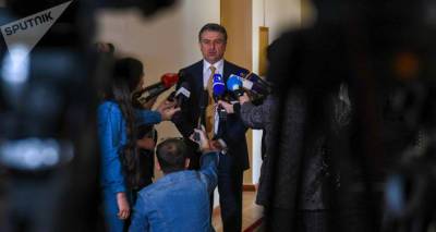 Пашинян заявил, что экс-премьер Карен Карапетян превратился в "мальчика на побегушках"