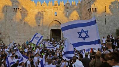 В Иерусалиме прошел марш с флагами и беспорядки: фоторепортаж