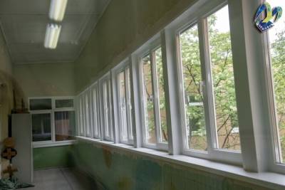 В детских садах города Мурманска продолжают обновлять окна