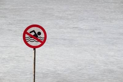 Сургутянам запретили купаться во всех водоемах города