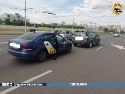 Пассажир «Яндекс.Такси» пострадал при столкновении с другим авто в Минске