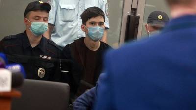 Арестованного за стрельбу в школе в Казани доставили для экспертизы в Москву
