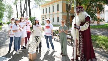 Российский Дед Мороз передал Вологде официальное приглашение на участие в Русских Ганзейских днях