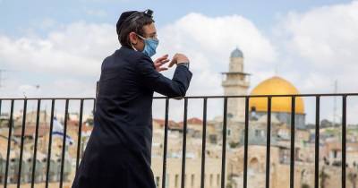 В Израиле отменили обязательное ношение защитных масок в помещениях