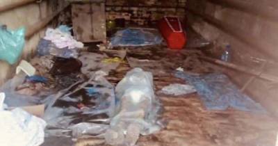 Обмотанное полиэтиленом тело нашли в гараже у больницы в Забайкалье