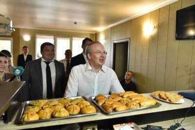 Глава правительства Башкирии оценил качество еды в одном из придорожных кафе