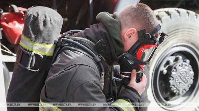 В Бресте при пожаре в многоквартирном доме спасли двоих взрослых и четверых детей