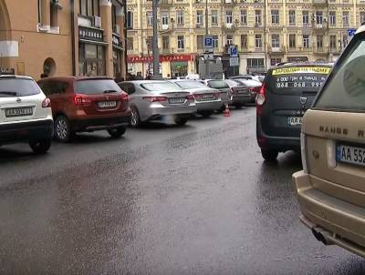 Готовьтесь раскошелиться: парковка для украинцев подорожает в несколько раз, озвучены цены