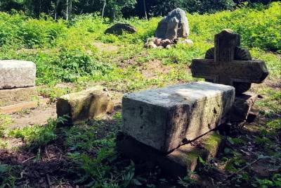 В Твери продолжается восстановление древнего кладбища