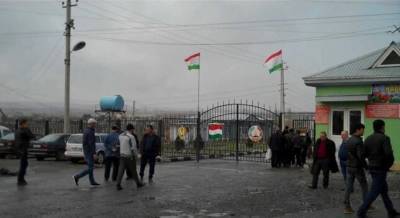 Граждане Таджикистана по-прежнему не могут въехать в Узбекистан наземным транспортом без спецразрешения