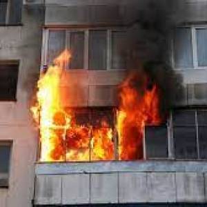 В Запорожье во время пожара в пятиэтажке погибла женщина
