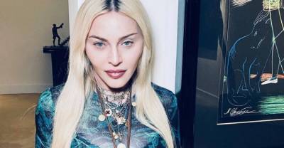 Мадонна выложила откровенные фото, но фанаты испугались того, как хирурги растянули её лицо