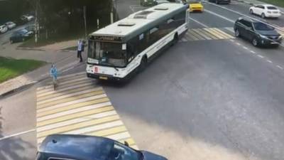 Смертельный наезд автобуса на девочку в Химках попал на видео