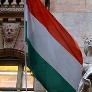 Парламент Венгрии запретил пропаганду гомосексуализма среди молодежи