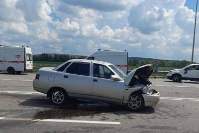 В Белгородской области водитель десятки догнал Ниссан: пострадали два человека
