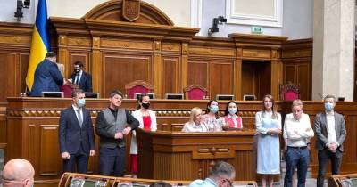 Фракция “Голос” официально раскололась: 10 депутатов объявили о создании отдельного объединения в Раде