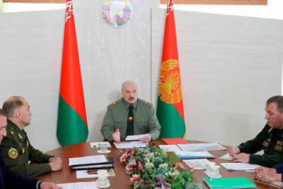 Лукашенко призвал региональных чиновников «научиться воевать»