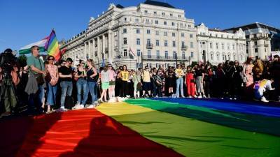 Парламент Венгрии запретил распространять материалы о гомосексуальности среди несовершеннолетних