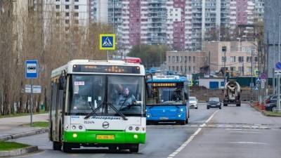 Школьница на самокате погибла под колесами автобуса в Подмосковье — видео