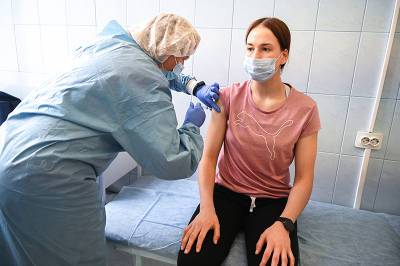 В Москве ввели обязательную вакцинацию работников сферы услуг