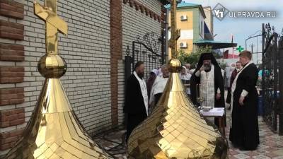 На храме в Николаевке установили золотые купола