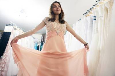 Эксперт объяснила, почему выпускное платье нужно выбирать у дизайнеров - vm.ru - Санкт-Петербург