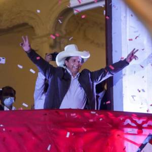 На выборах президента Перу победил школьный учитель
