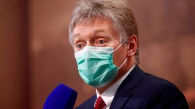 Песков: речи об обязательной вакцинации от коронавируса в России не идёт