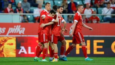 Российские футболисты сыграют против финнов в красной форме