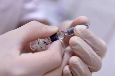 Названы профессии москвичей, которым положена обязательная вакцинация