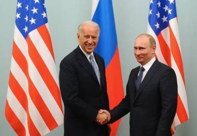 Путин и Байден поприветствовали друг друга рукопожатием перед саммитом РФ - США