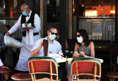 Франция ослабит коронавирусные ограничения