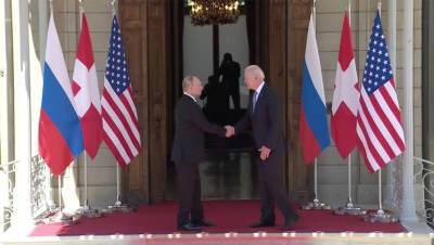 Путин и Байден пожали руки