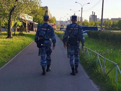 В Томске вооруженный ножом и пистолетом мужчина напал на росгвардейца и гражданского