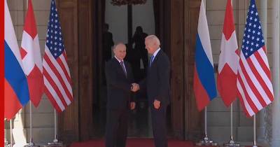 Пожали руки и рассмеялись. Как началась встреча Путина и Байдена в Женеве
