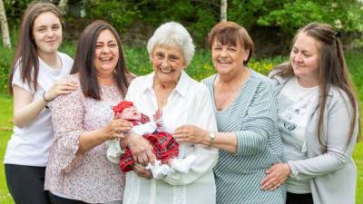 В Шотландии пенсионерка стала прапрапрабабушкой