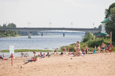 Вода на городских пляжах Пскова и Великих Лук признана опасной для человека
